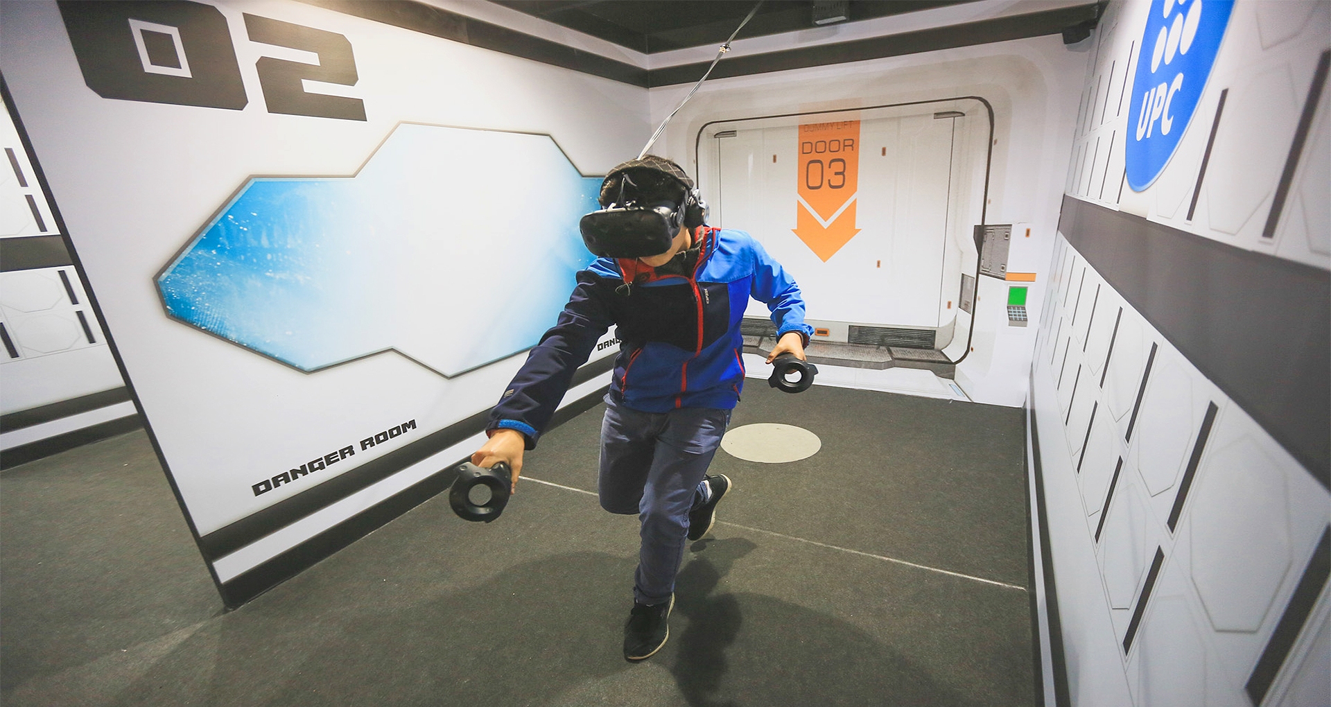 Itch vr. VR комната. Danger Room VR. Room VR трейлер. Комната VR В Москве.